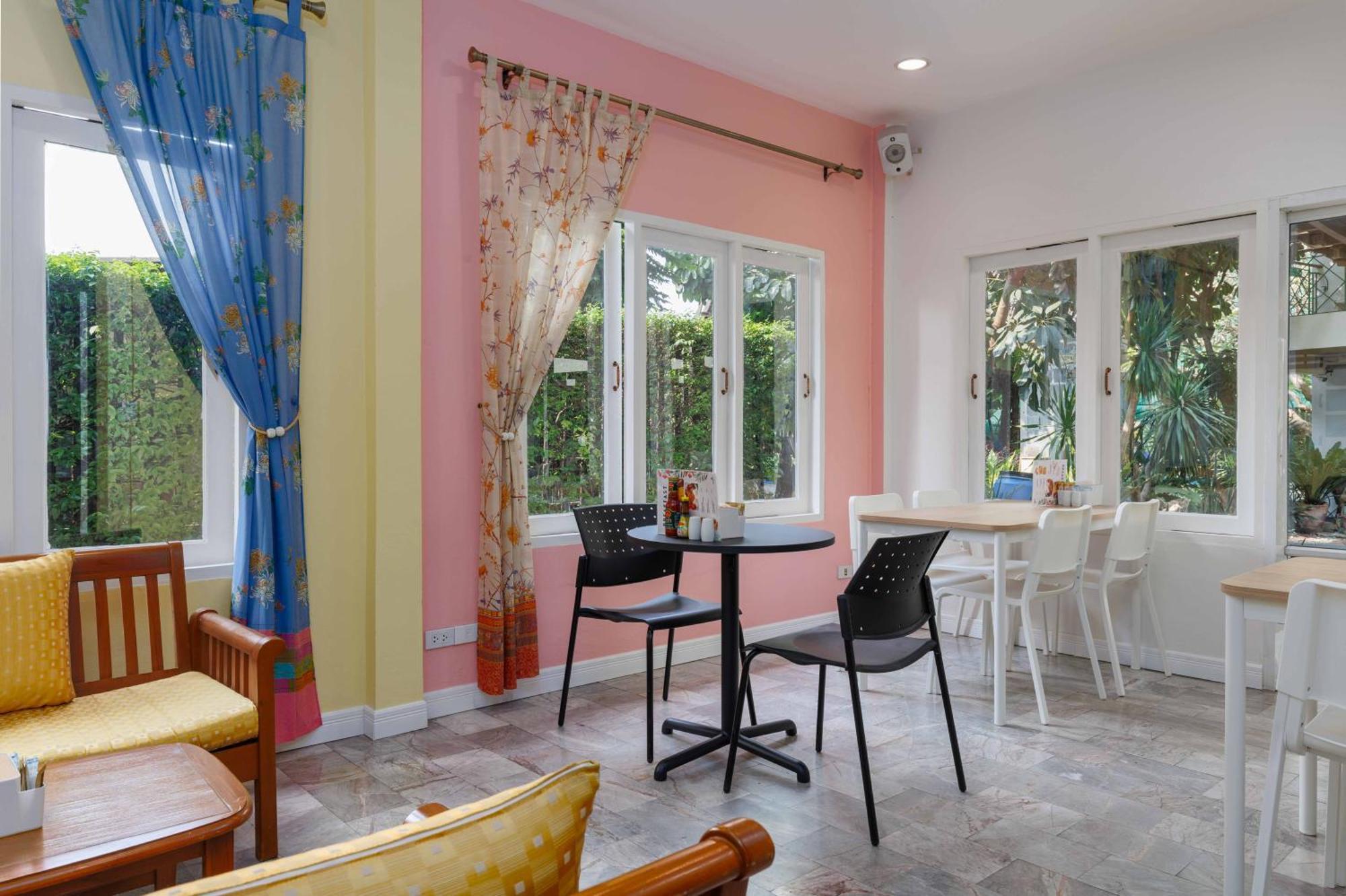 Charlie House Pin Klao Otel Bangkok Dış mekan fotoğraf