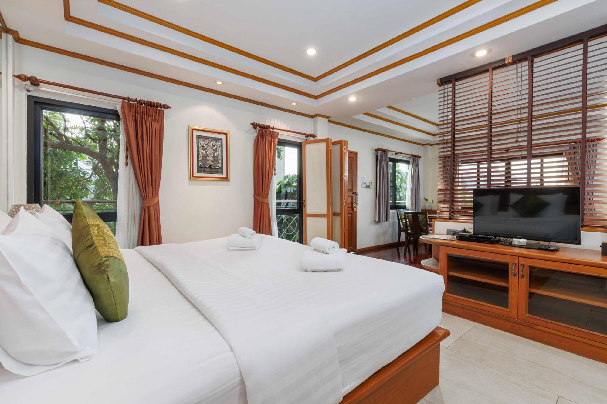 Charlie House Pin Klao Otel Bangkok Dış mekan fotoğraf