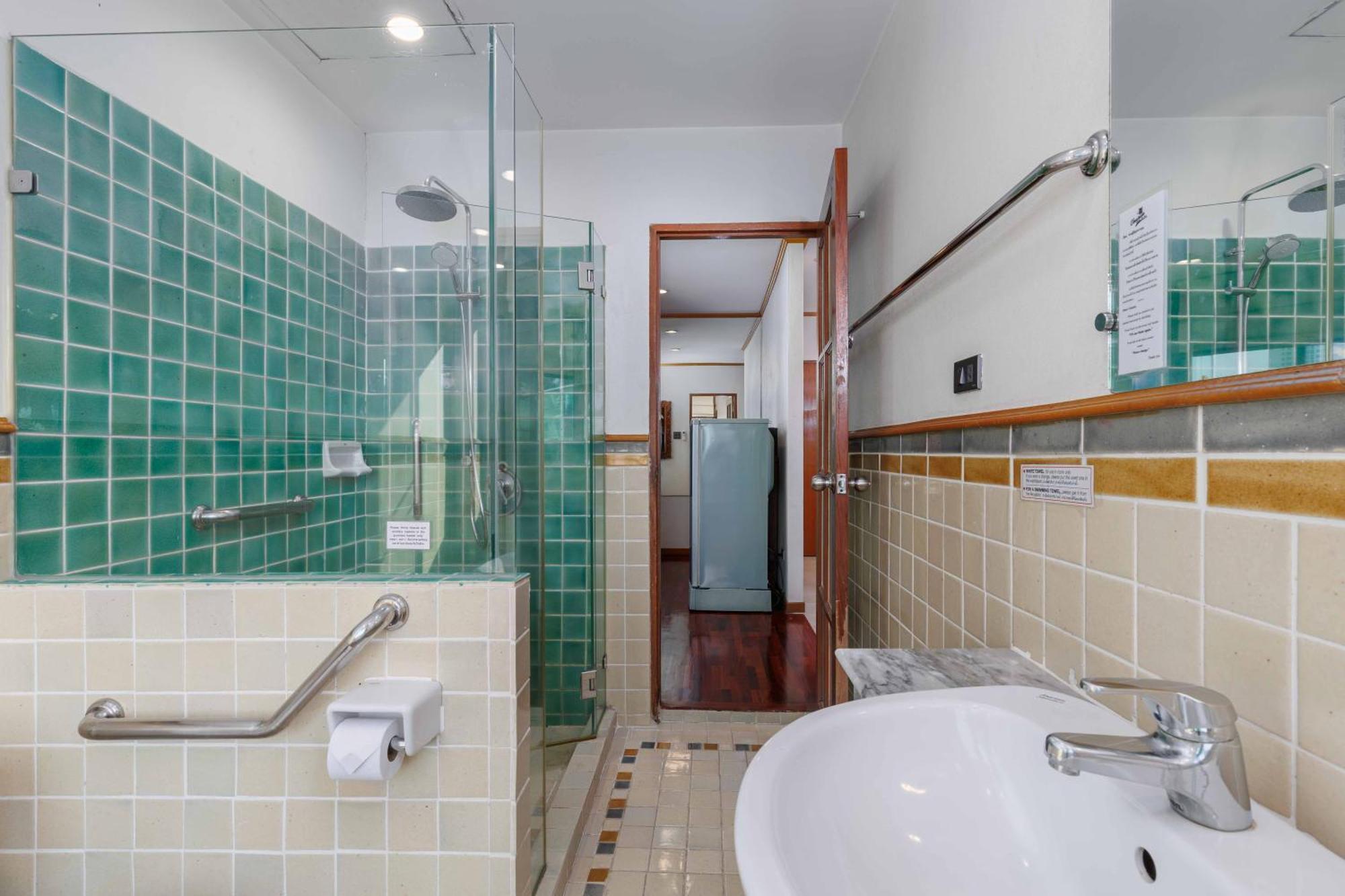 Charlie House Pin Klao Otel Bangkok Dış mekan fotoğraf