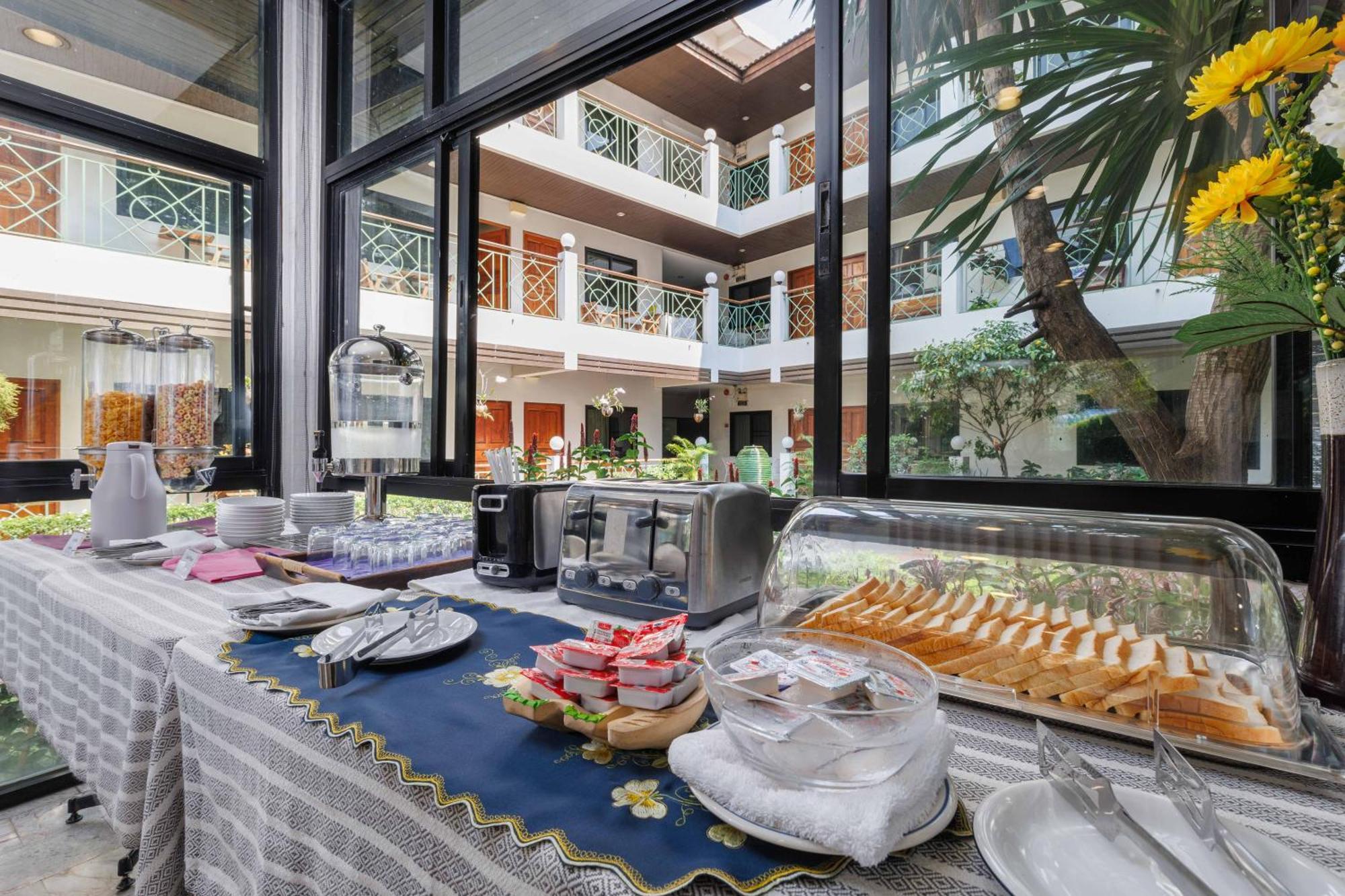 Charlie House Pin Klao Otel Bangkok Dış mekan fotoğraf