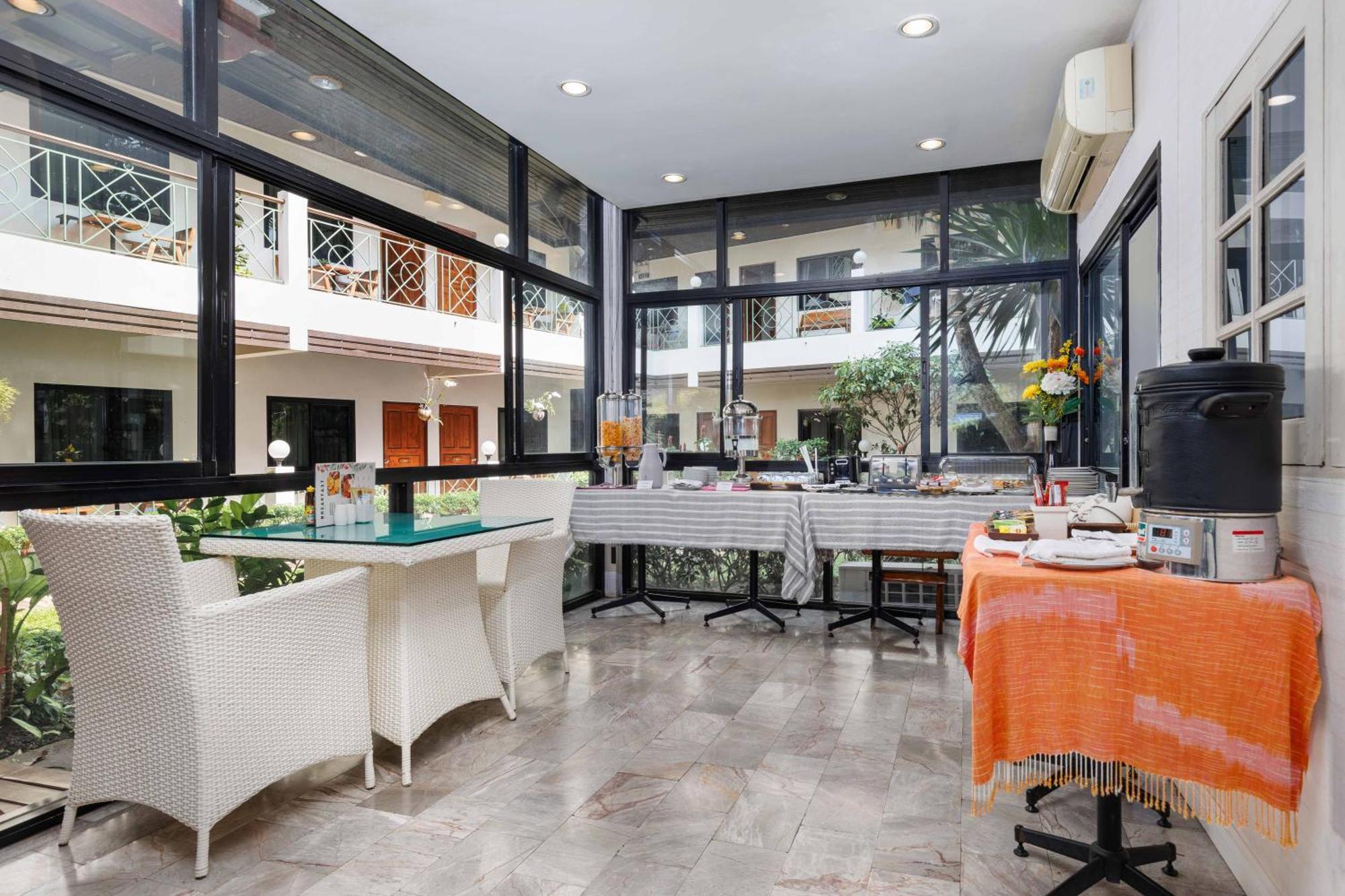 Charlie House Pin Klao Otel Bangkok Dış mekan fotoğraf