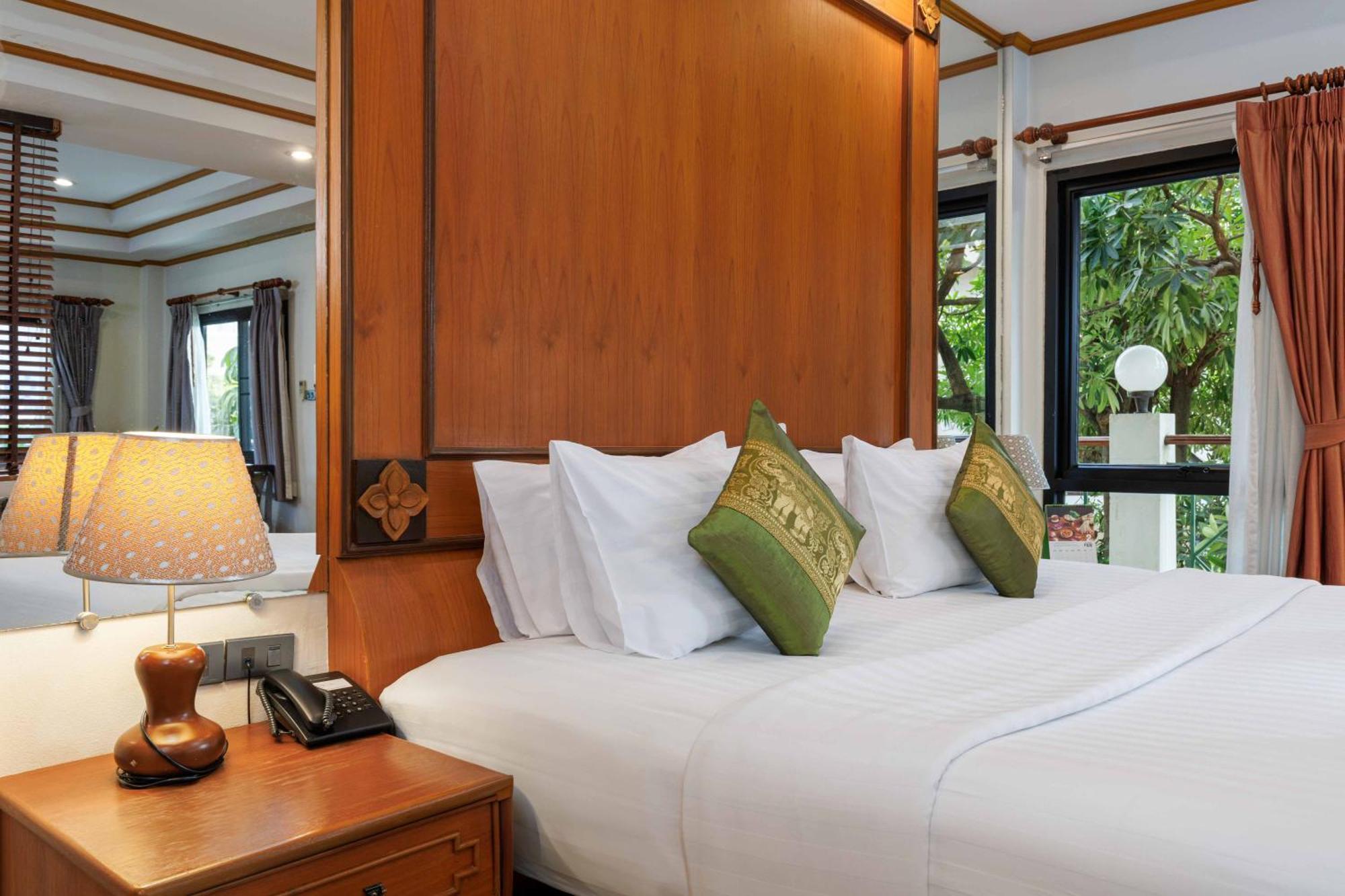 Charlie House Pin Klao Otel Bangkok Dış mekan fotoğraf