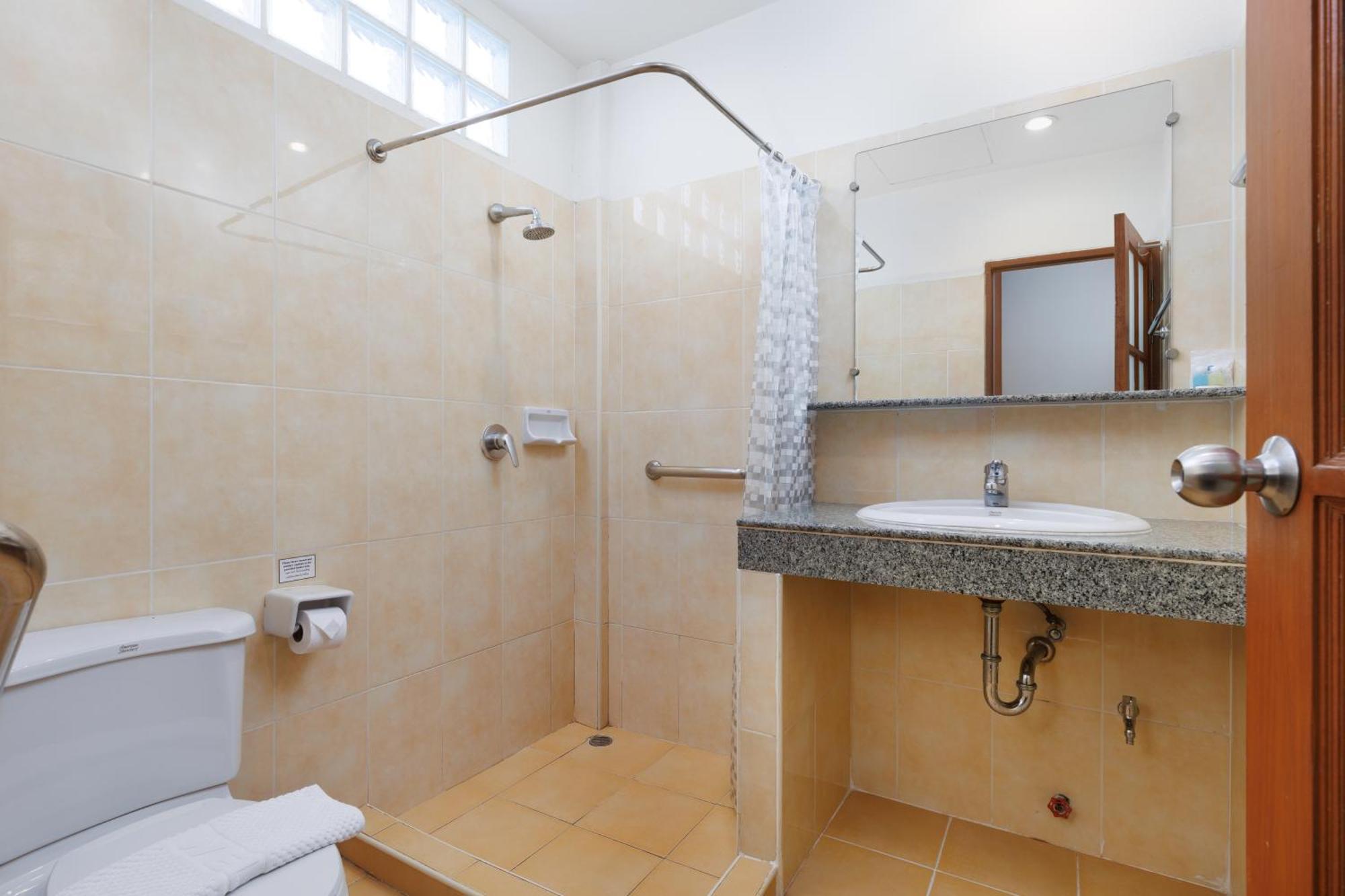 Charlie House Pin Klao Otel Bangkok Dış mekan fotoğraf