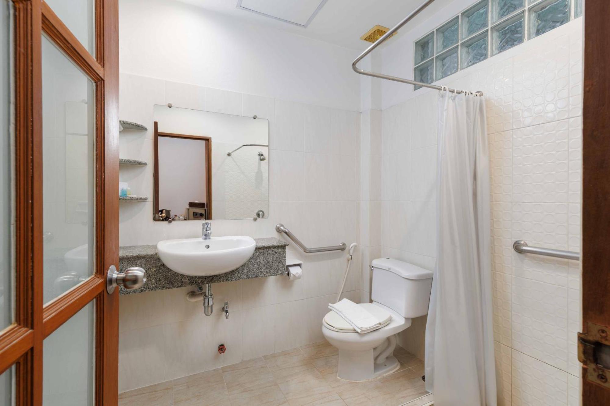 Charlie House Pin Klao Otel Bangkok Dış mekan fotoğraf