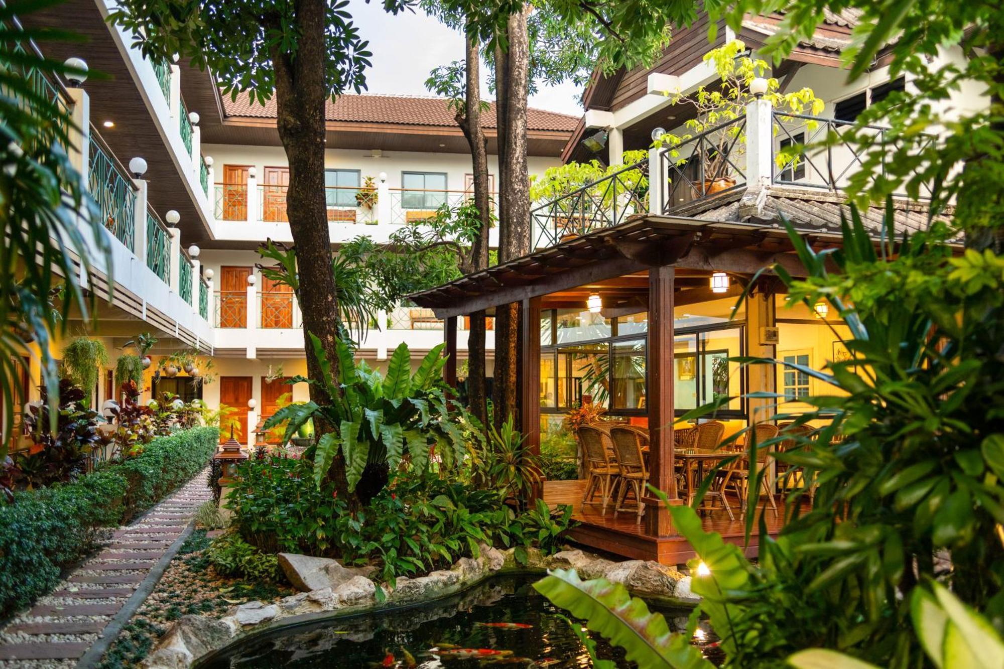 Charlie House Pin Klao Otel Bangkok Dış mekan fotoğraf