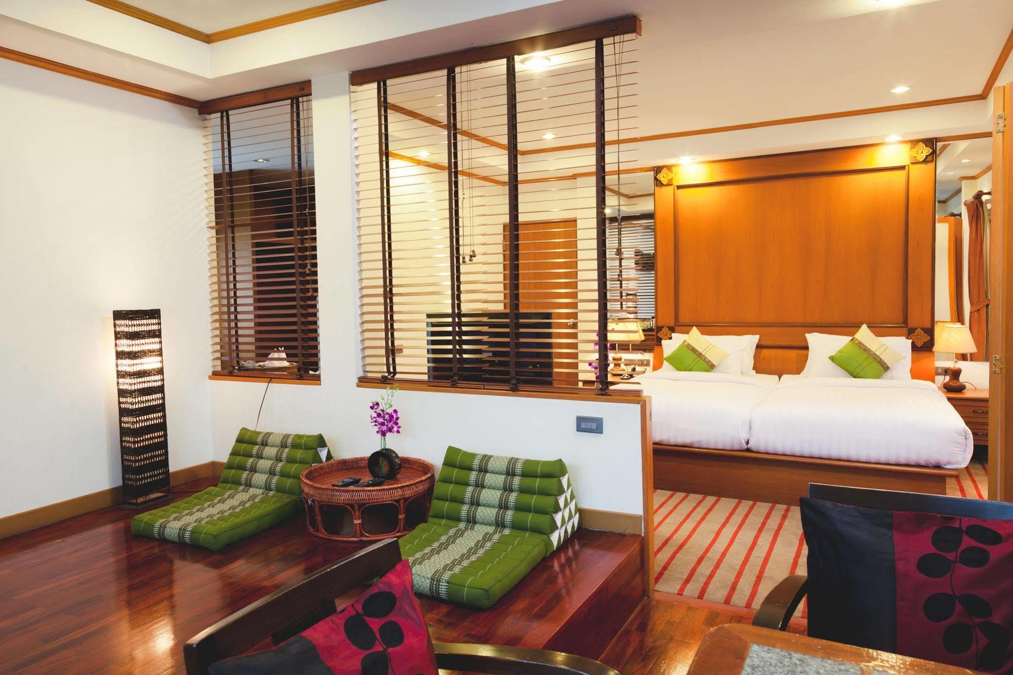 Charlie House Pin Klao Otel Bangkok Dış mekan fotoğraf