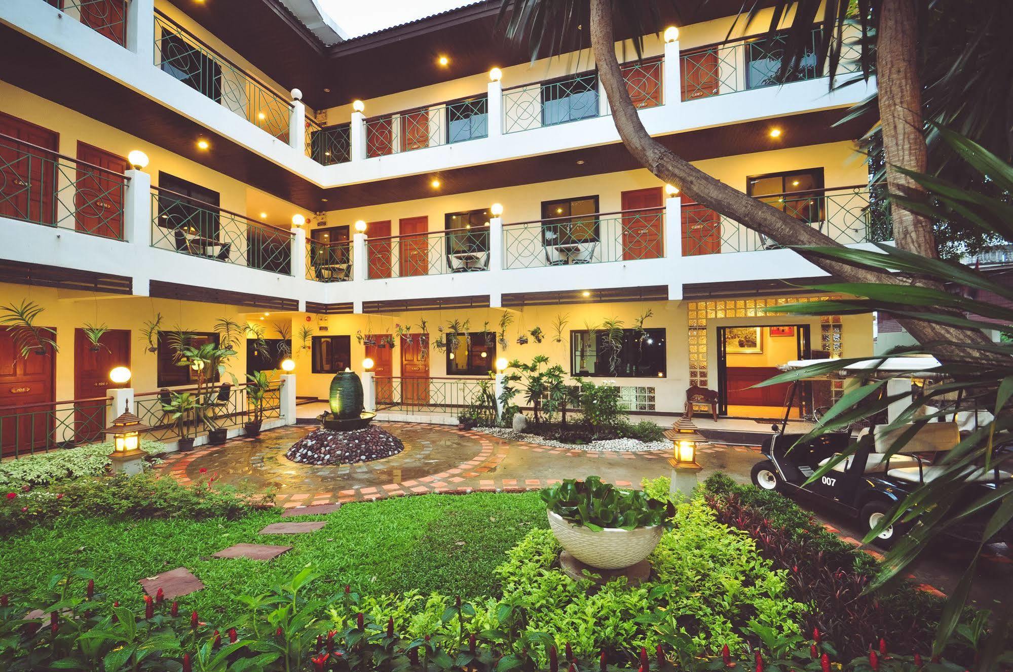 Charlie House Pin Klao Otel Bangkok Dış mekan fotoğraf