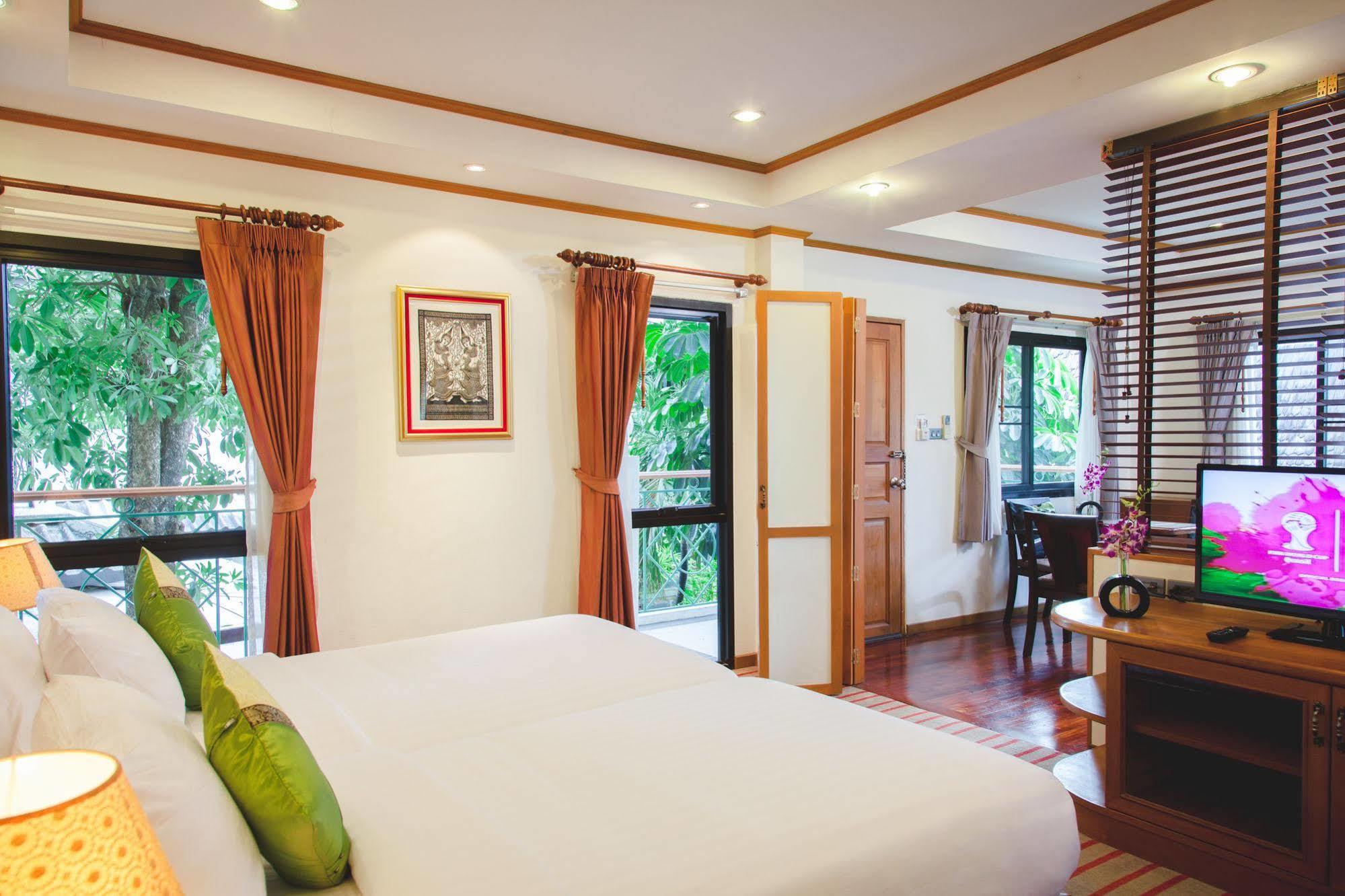 Charlie House Pin Klao Otel Bangkok Dış mekan fotoğraf