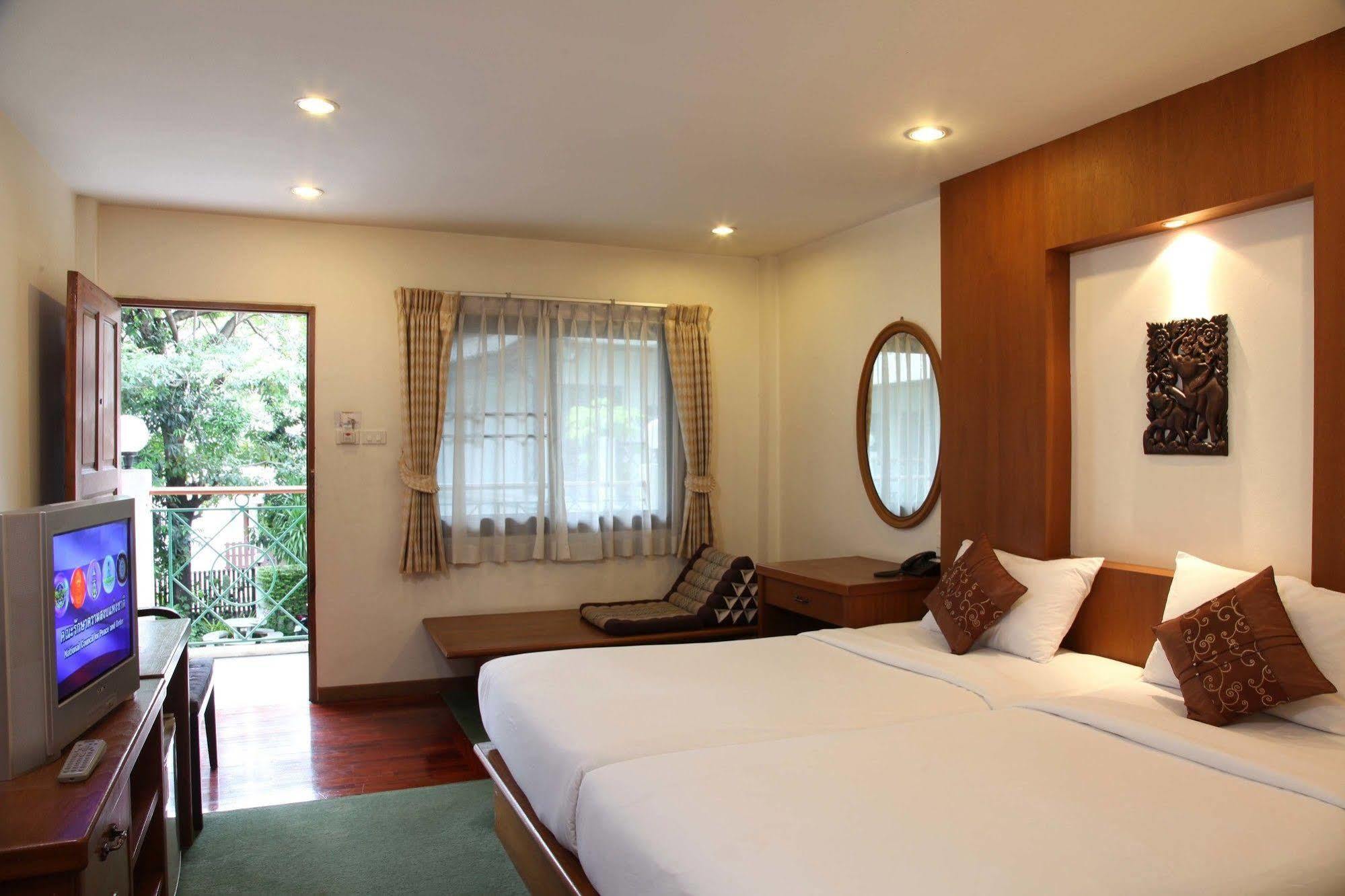 Charlie House Pin Klao Otel Bangkok Dış mekan fotoğraf
