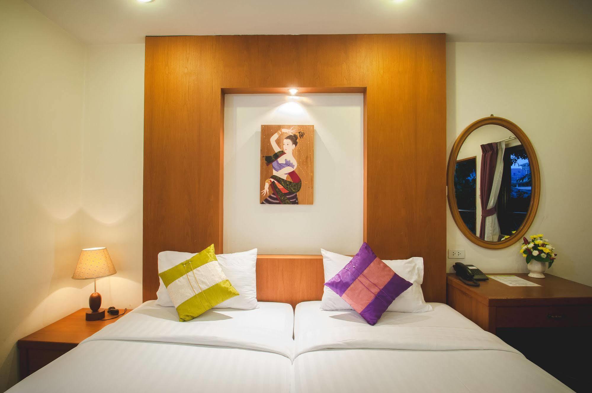 Charlie House Pin Klao Otel Bangkok Dış mekan fotoğraf